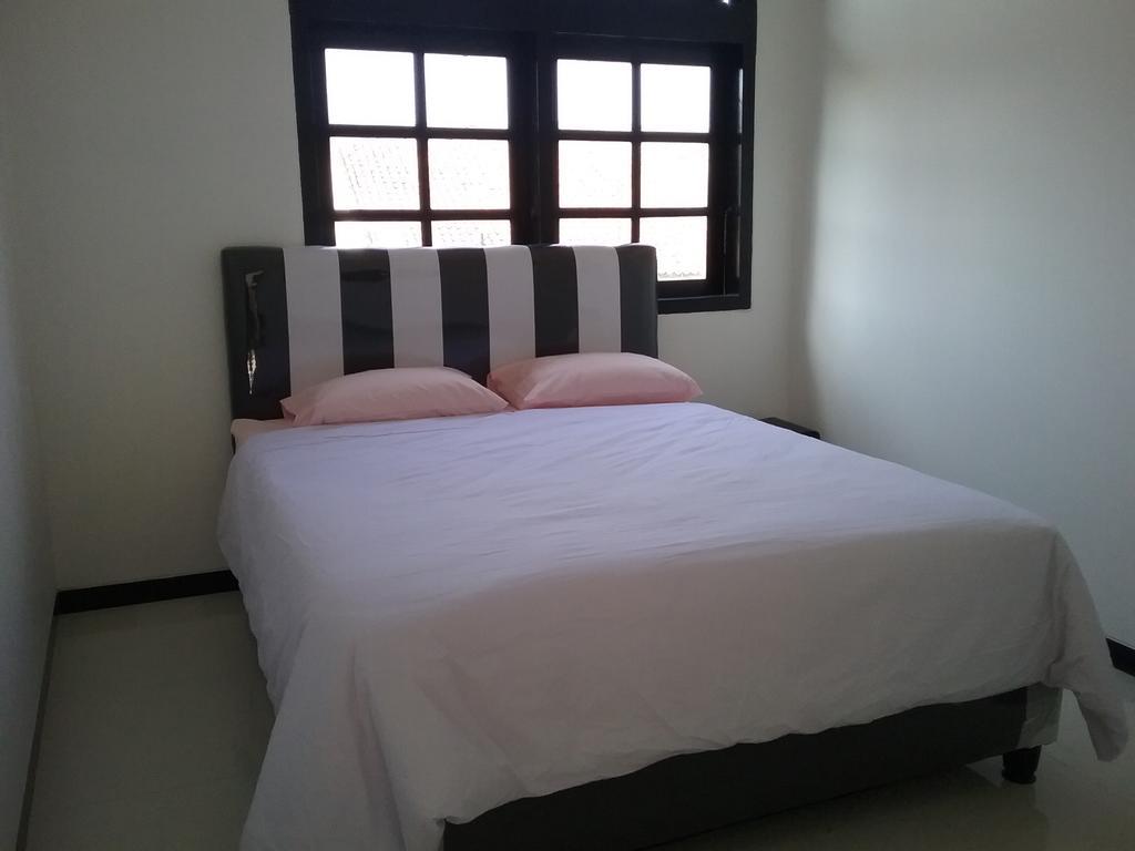 Mess Inn Semarang Room photo