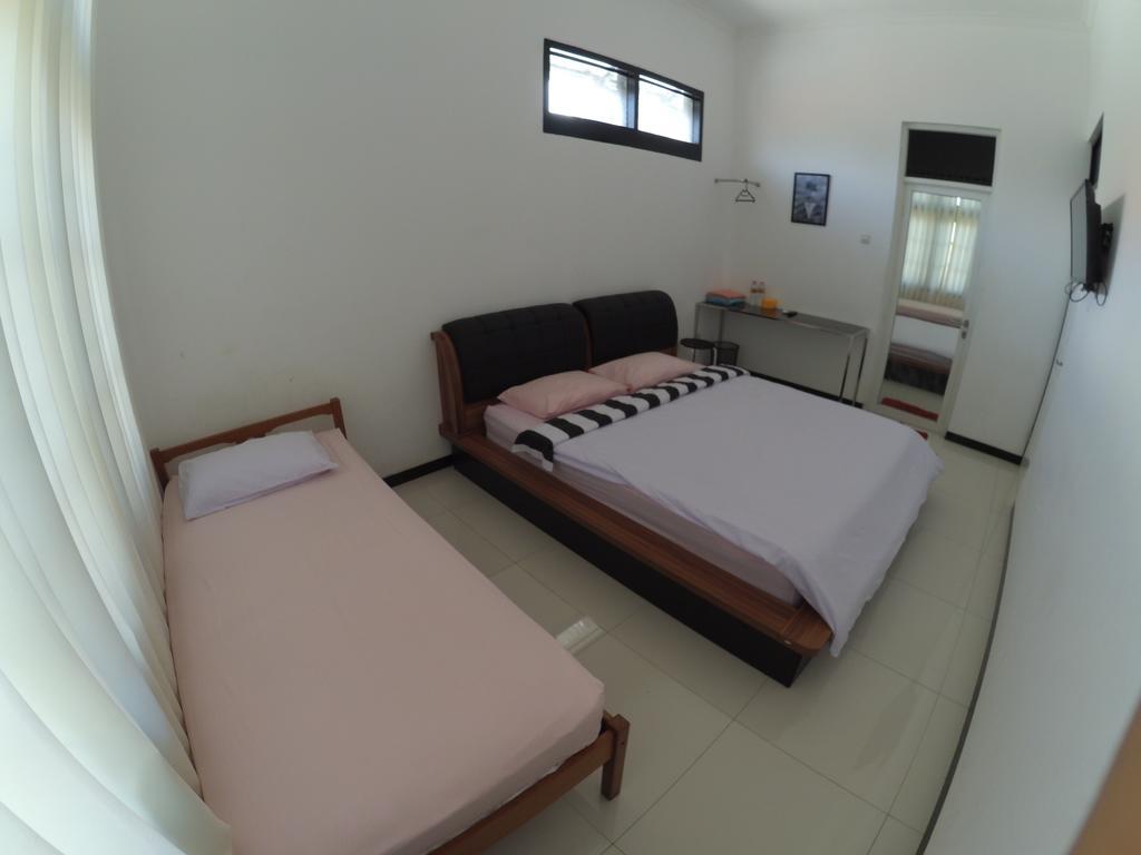 Mess Inn Semarang Exterior photo