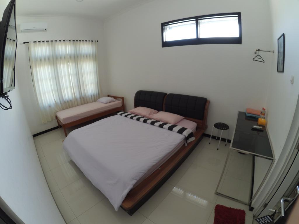 Mess Inn Semarang Exterior photo