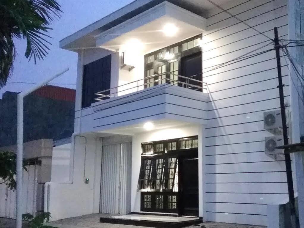 Mess Inn Semarang Exterior photo